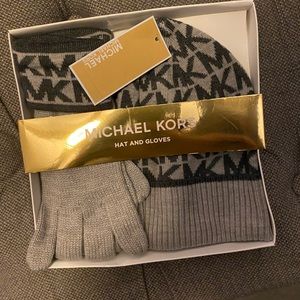 Michael Kore hat and glove set